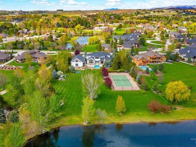 2230 N Vizcaya Way