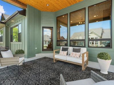 1366 Eliza Ave