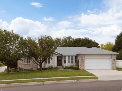 1041 N 300th St W