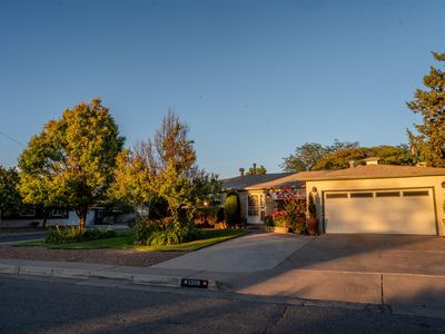 1308 Valencia Dr NE