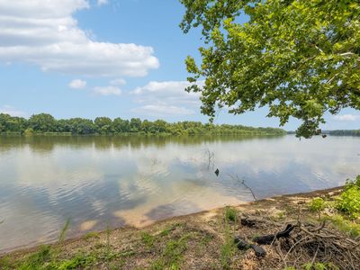 194 Lakeshore Cir