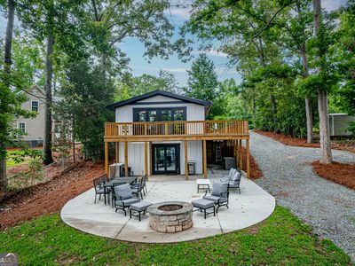 233 Lakeshore Dr