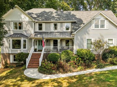 1909 Stonehills Pl