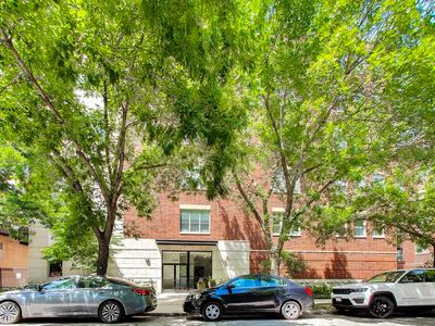 2330 W Saint Paul Ave APT 401