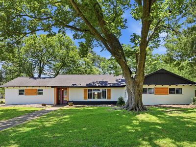 101 W Larkspur Dr