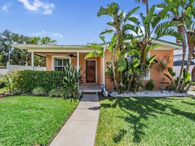208 Como St