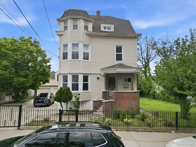 844-48 E 215th Street