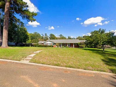 1100 Louisiana Ave