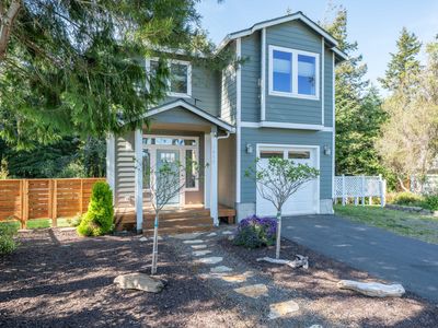 1937 NE 7th Dr