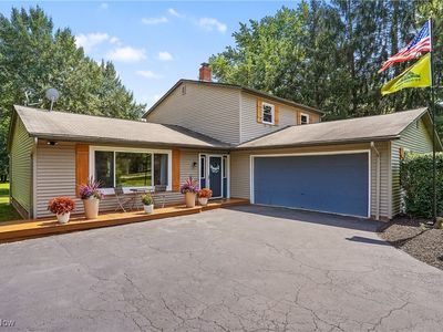 10085 Hickory Ridge Dr