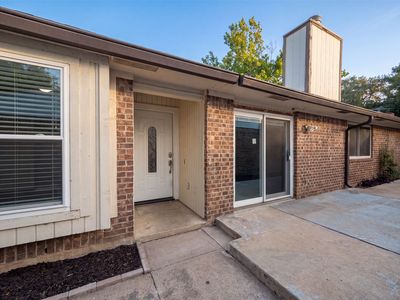 2604 Leo Dr