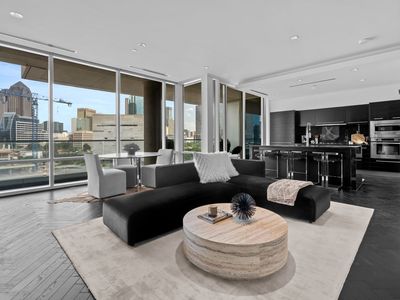 2408 Victory Park Ln APT 736