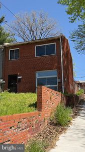 2215 14th St NE