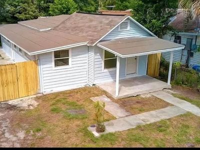 8428 N HIGHLAND AVENUE