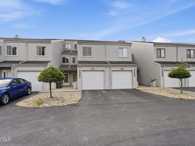 2564 W Village Dr