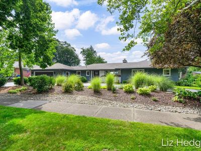 1949 Meadowfield Dr NE