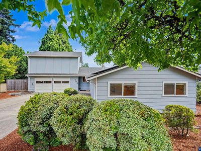 460 NW Maxine Ave