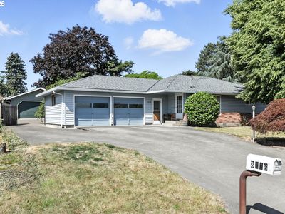 3216 Oakcrest Dr