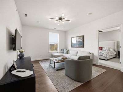 1500 Main St #207
