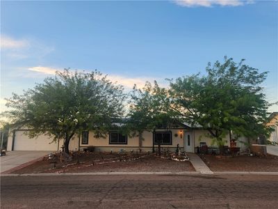 2533 E Curtis Way