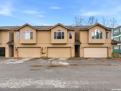 1020 Lakewood Ct #11