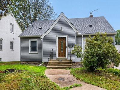 2002 Bush Ave E