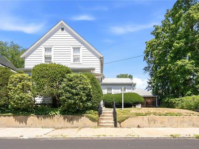 217 Narragansett St