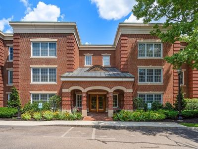 336 Boylston St APT 102