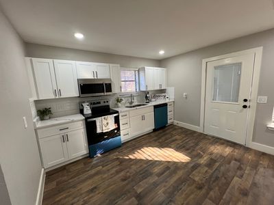 1728 W Washington St