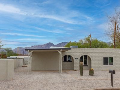 4243 E Los Robles St