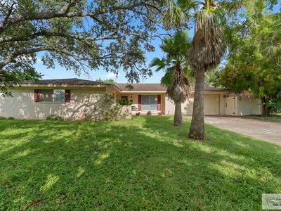 1648 Sam Houston Dr