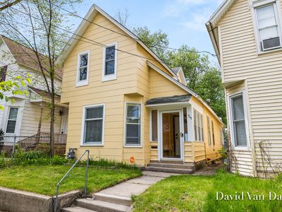 943 Prospect Ave NE