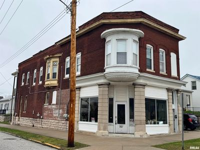 Property at 801 Monroe St, Quincy, IL