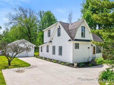 736 Four Mile Rd NE