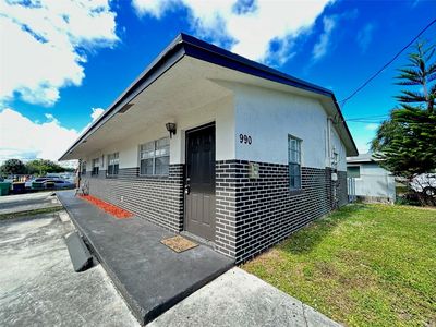 Property at 990 Phippen Waiters Rd, Dania, FL