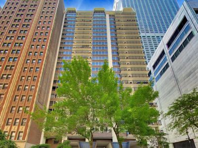 201 E Chestnut St APT 8B