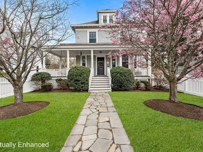 435 Lexington St