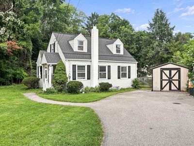 9 Kinderhook Drive