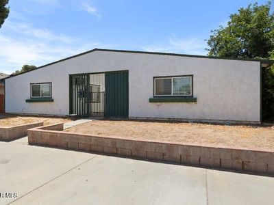 400 E Lancaster Blvd