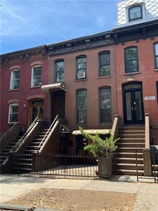 84 Douglass St