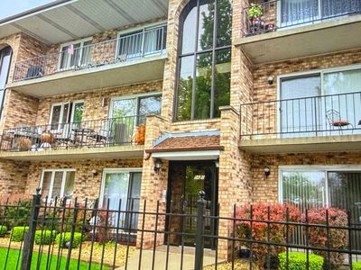 5620 S Narragansett Ave #2B