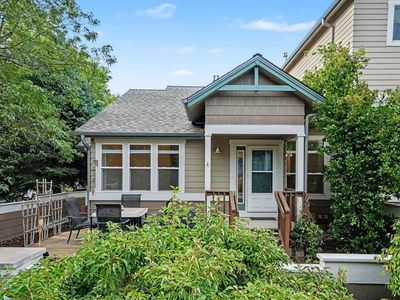 125 Rowena Pl