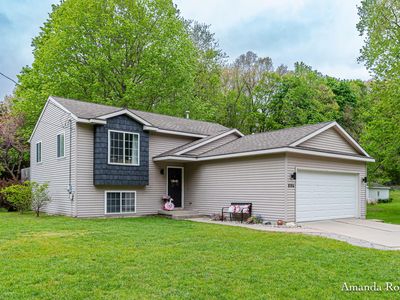 Property at 806 Grindle Dr SE, Lowell, MI