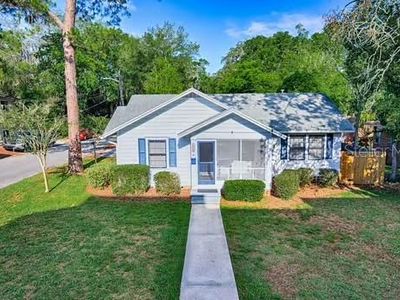 302 NW 19th St