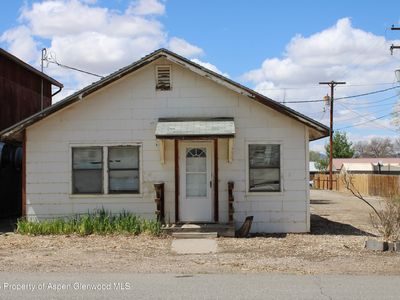 302 W Main St