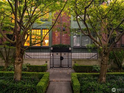 115 W Comstock Street