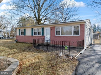 90 Holly Dr