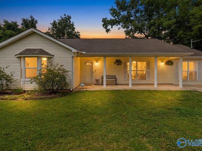 1005 Club View Dr NW