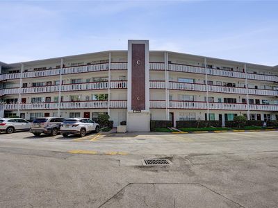 208 Greenbrier Cir #208-C