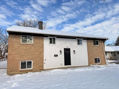 Property at 118 Windsor Ln, Glendale Heights, IL